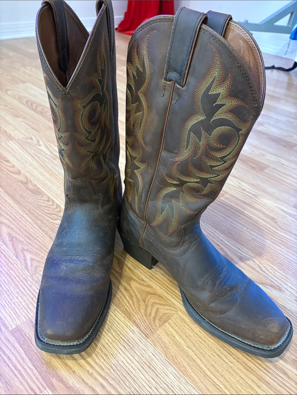Justin Boots Brown Leather Western Cowboy Boots with Gold Stitching